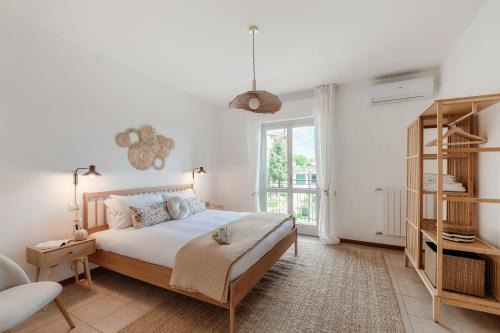 San Fermo della Battaglia Apartment | Moonlight - by MyHomeInComo