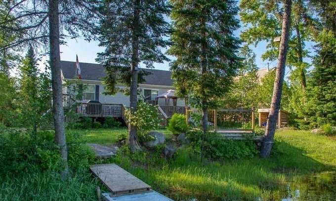 Ryerson Cottage | Moonlight - 3BR Pet-Friendly Cottage w/ Kayaks, BBQ, Firepit, Bocce Ball