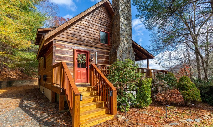 Fleetwood Cabin | Moonlight Lodge - pet-friendly, private, hot tub, fire pit, views between Boone and W. Jefferson