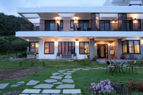 Donghe House | Moonlit Seaview Homestay