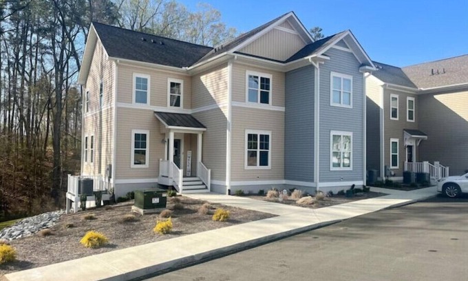 Eatons Crossing House | Moore Lake Timen