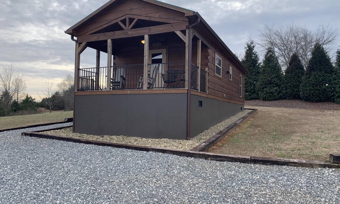 Tryon Cabin | Moore Road Cabin 2 Pet Friendly Equestrian Delight