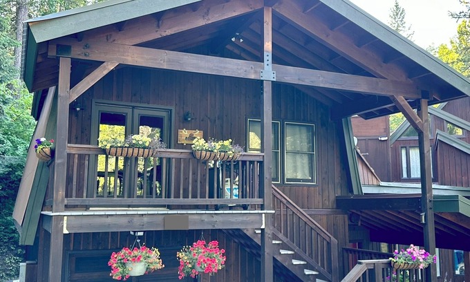 Columbia Falls Apartment | Moose Hollow - Glacier Park Getaway!