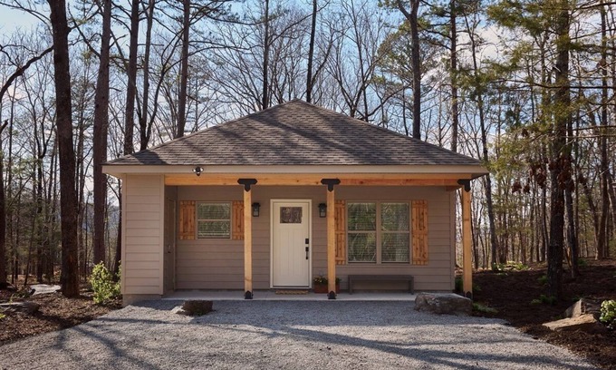 Heber Springs Cabin | Morgan's at the Little Red - Double Queen Cabin 9
