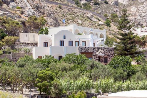 Kamari House | Moschatos Beach House