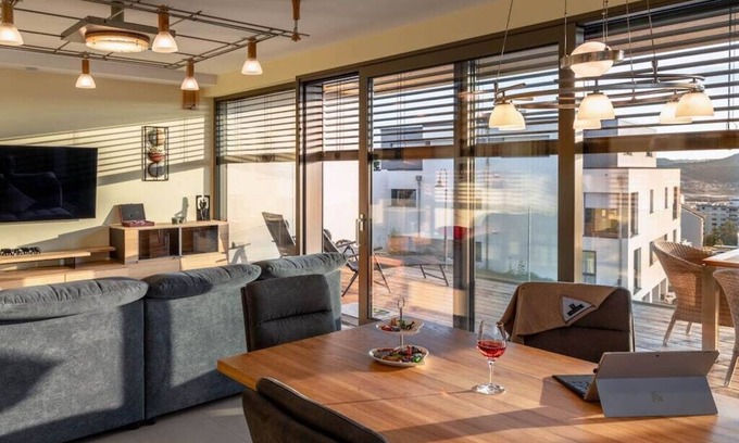 Kenn Apartment | Mosel Sky Lounge with loggia & panoramic view