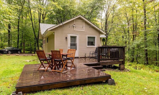 Greentown Cabin | Moss Hollow Cabin in Poconos