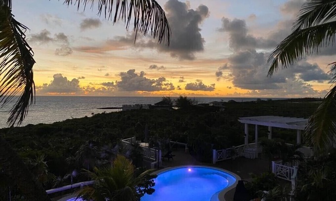 William's Town Villa | Most Luxurious Beachfront 6500 soft Estate w/pool, jacuzzi and Kayaks.