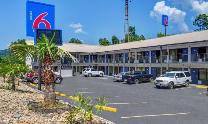Dalton Hotel | Motel 6-Dalton, GA