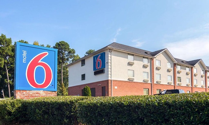 Church Street Hotel | Motel 6-Jonesboro, GA
