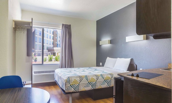 Laredo Hotel | Motel 6 Laredo, TX - Airport