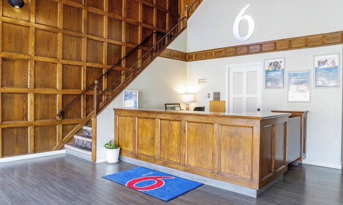 Merritt Hotel | Motel 6 Merritt BC