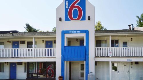 Nashua Hotel | Motel 6-Nashua, NH