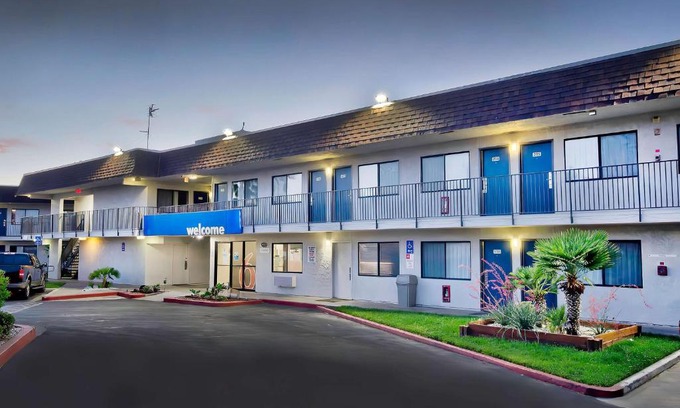 Palmdale Hotel | Motel 6-Palmdale, CA