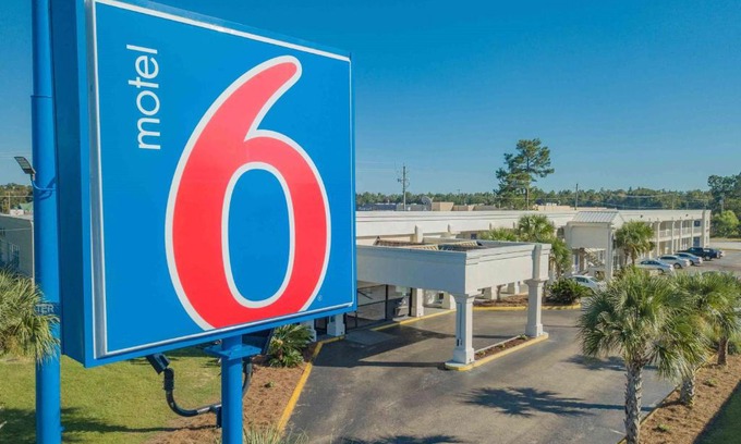 Saraland Hotel | Motel 6-Saraland, AL