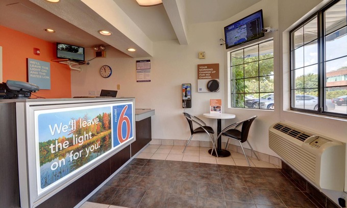 Wethersfield Hotel | Motel 6 Wethersfield, CT - Hartford