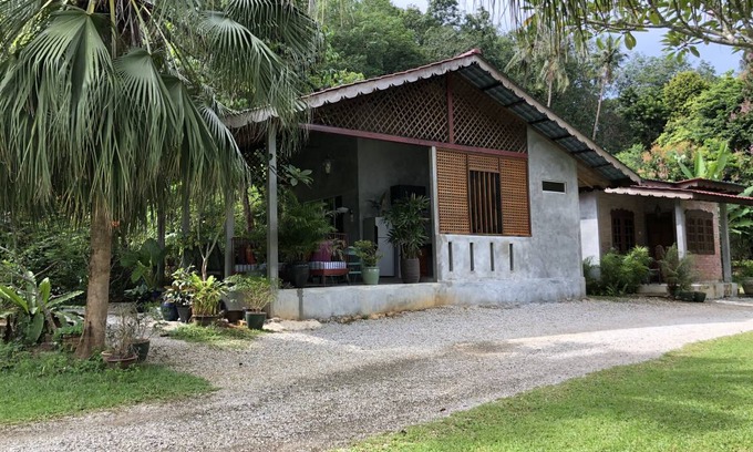 Pantai Tengah House | Motel ∙ 8 guests