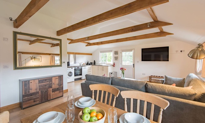 Ewhurst Green Apartment | Motor House Loft - beautiful loft conversion in lovely rural location by Bloom Stays