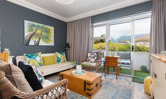 Mouille Point Apartment | Mouille Point Studio with Breathtaking Views