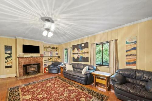 Lynn House | Mountain Cottage on 7 Acres