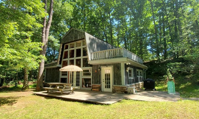 Luray House | Mountain Hideaway