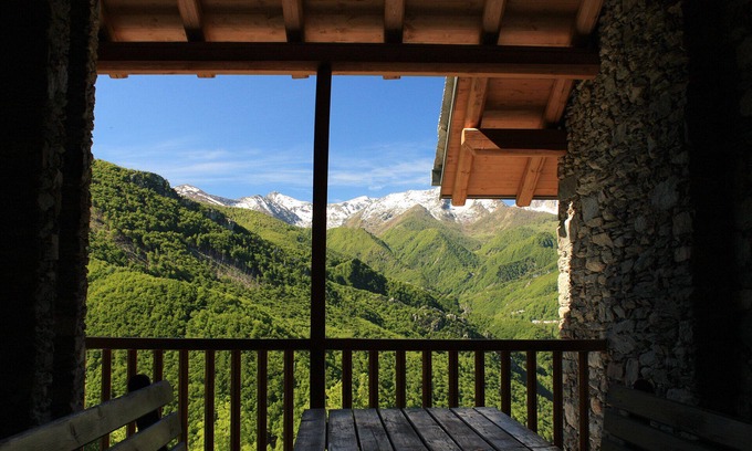 Roburent Ski Chalet | Mountain holidays - Mongioie chalets with panoramic views.