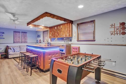 Lake Harmony House | Mountain Holidays-Sleeps 18 Firepit Bar & Gameroom
