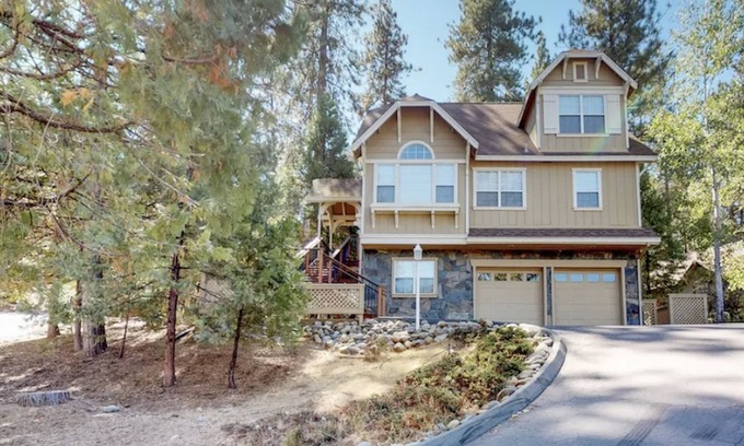 Groveland House | Mountain Home, 30 mins from Yosemite, near lake & golf course.