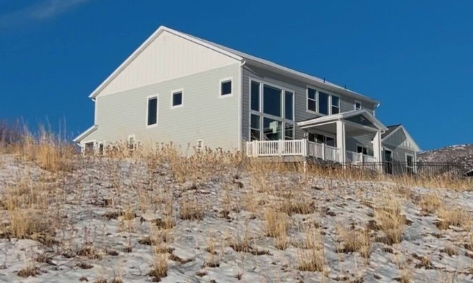 Draper House | Mountain Home l Spa & Stream behind house l Hike, Mountain Bike & Ski mins away