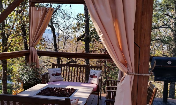 Chattanooga House | mountain house feel only 3.5 miles to downtown on missionary ridge