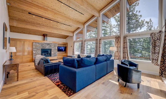 Truckee House | Mountain & Lake-View Delight