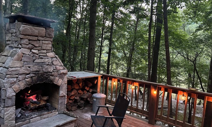 Jamestown Cabin | Mountain Log Cabin on Dale Hollow Lake/Obey River