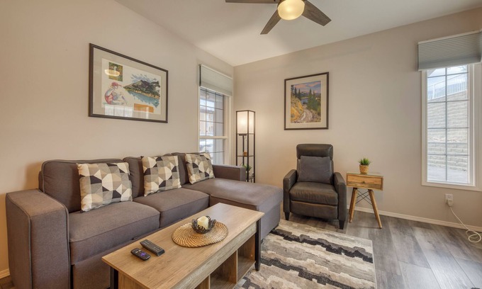 East Kootenay House | Mountain Nest King 1 bedroom, sleeps 4: Unit 2005B