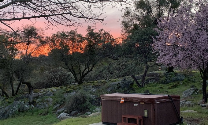 Mariposa House | Mountain retreat - stargazing, sunsets, hot tub, pool table, Yosemite, Bass Lake
