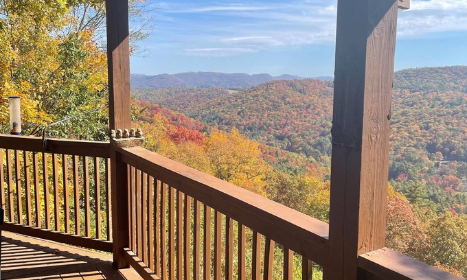 Cullowhee House | Mountain Top luxury cabin Cashiers Smokey Mountains NC USA
