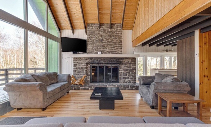 Beaupre Ski Chalet | Mountain View - 4 bedrooms - 13 people