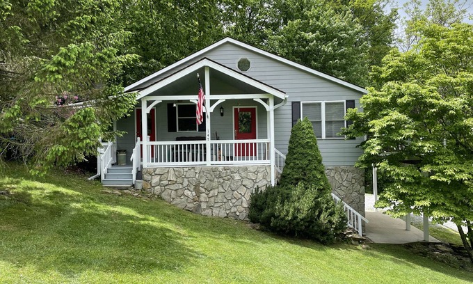 Waynesville House | Mountain View And Creek House On 5 Beautiful Private Acres