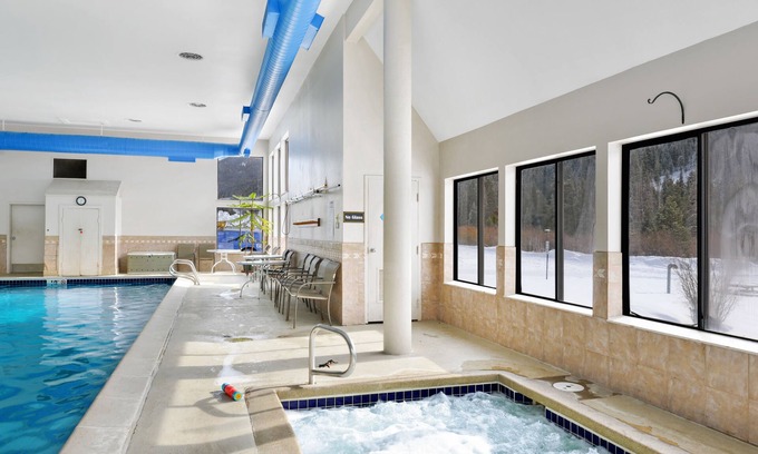 Lakeside Village Condo | Mountain-view condo with fireplace, pool & hot tub access - close to sledding