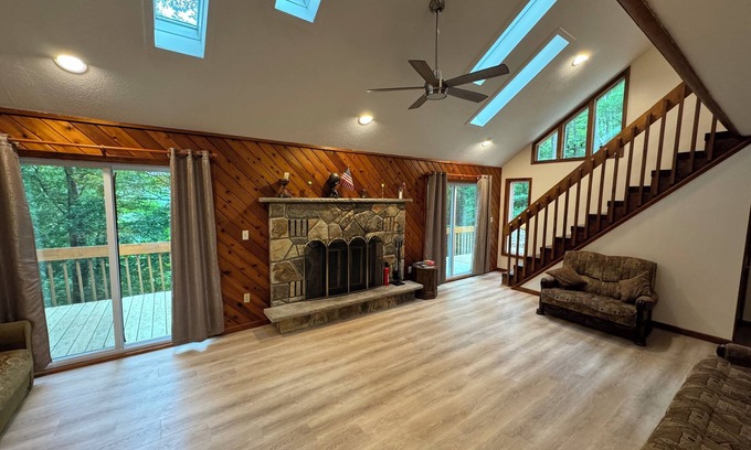 Bushkill House | Mountain View Cottage