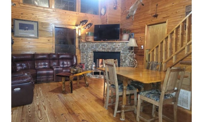 Boswell Cabin | Mountain View Creekside Cabin on 12 Acres.