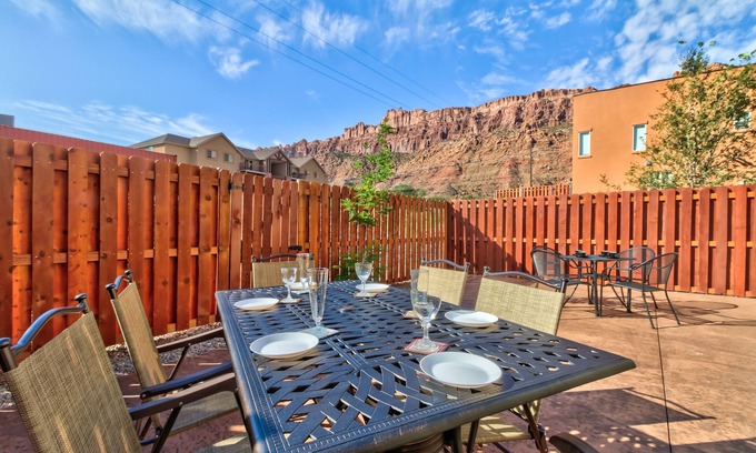 Moab South Valley House | Mountain-view desert oasis with alfresco patio & amazing location