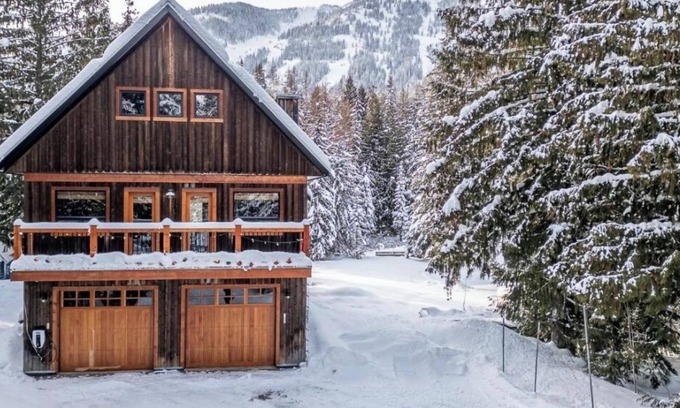 Rossland House | Mountain View Escape: Elegant Family-Friendly Home Near Red Mountain Ski Hill