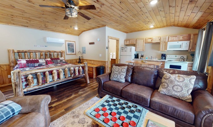 Sabinsville Resort | Mountain View, Pine Creek, PA Grand Canyon Suite 7 at Rough Cut Lodge