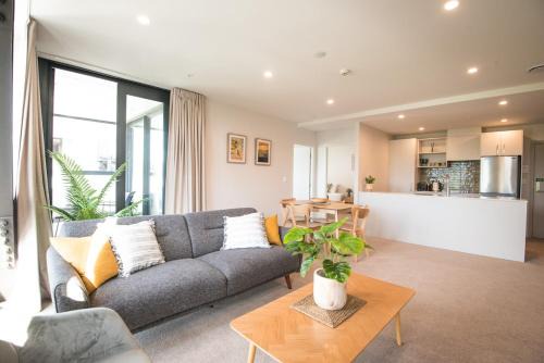 Frankton Apartment | Mountain View Retreat