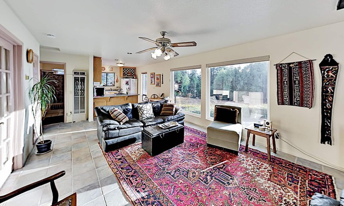 Freestone Cottage | Mountain-View Vineyard Cottage | Private Hot Tub | Dining Deck with Grill