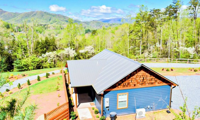 Bryson City Cabin | Mountain Views, Hot Tub & More — The Blue Moose Cabin Just Minutes from Town!