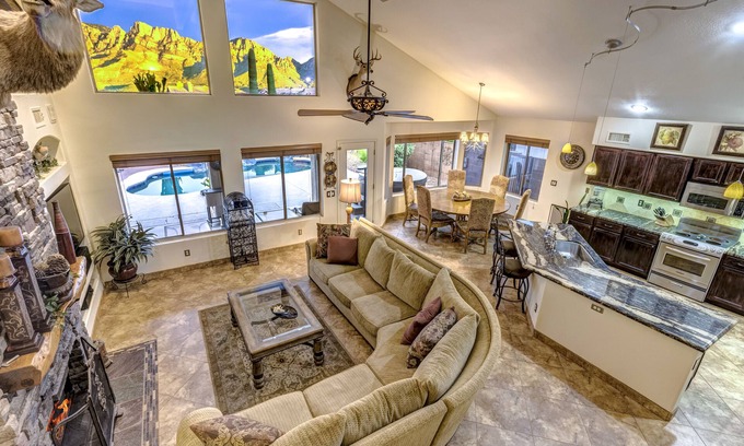Rancho Vistoso House | MOUNTAIN VIEWS, KOI POND, HOT TUB, POOL, 1GIG WIFI, 1/2 mile Starbucks/Safeway!