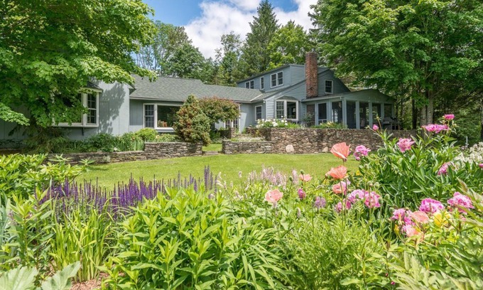 Manchester House | Mountain views. Ski Bromley, Stratton. Minutes to restaurants, Equinox, Ekwanok.