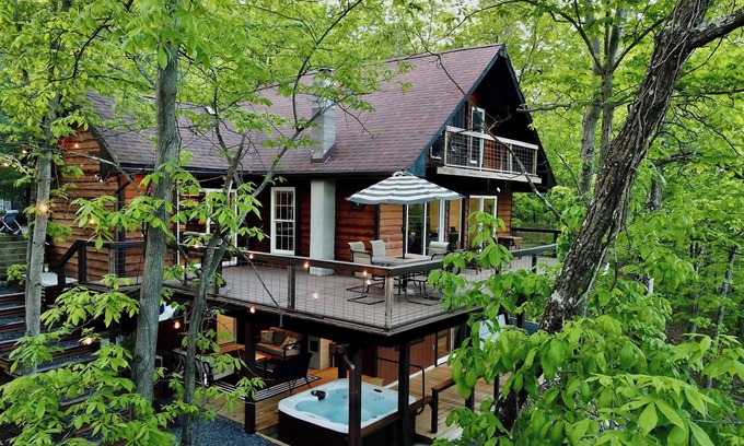 East Stroudsburg Ski Chalet | Mountain Views Hot Tub Sauna Firepit EV Charger Seclusion