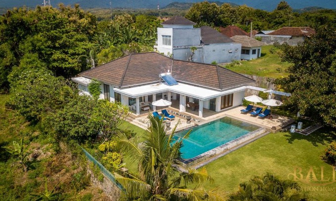 Seririt Villa | Mountain Villa Aina Lokahi - With a fantastic view!
